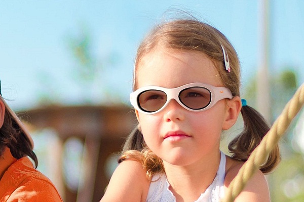 استفاده از عینک آفتابی برای کودکان